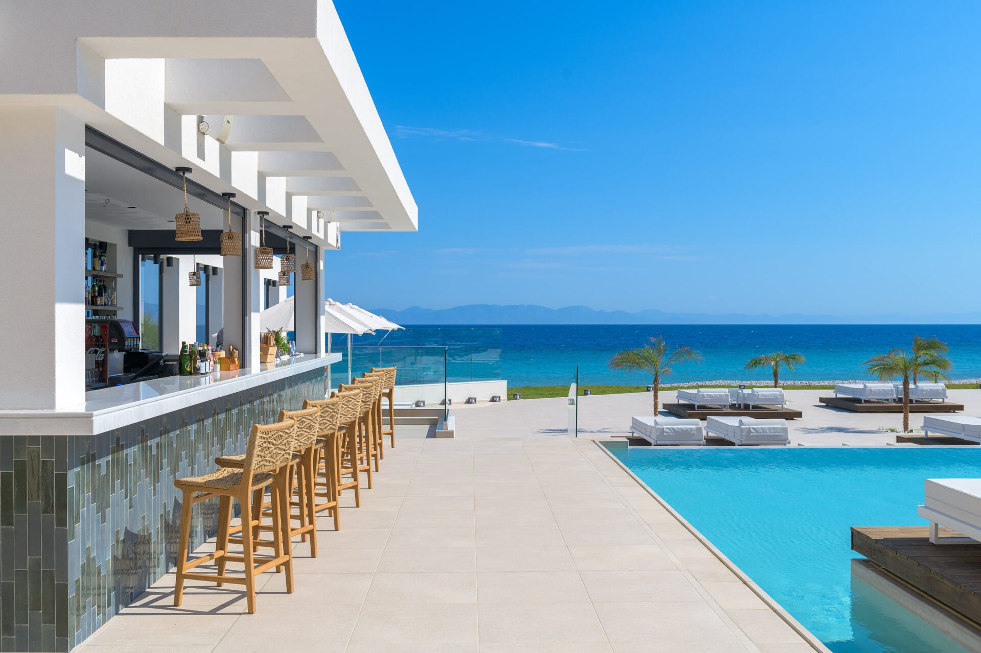 Poolside Bar & Lounge