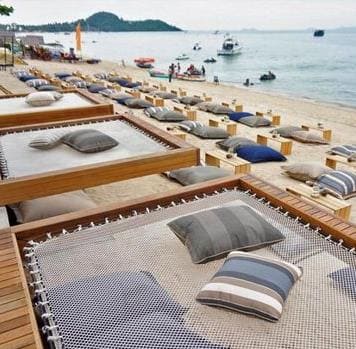 F&B ON THE BEACH